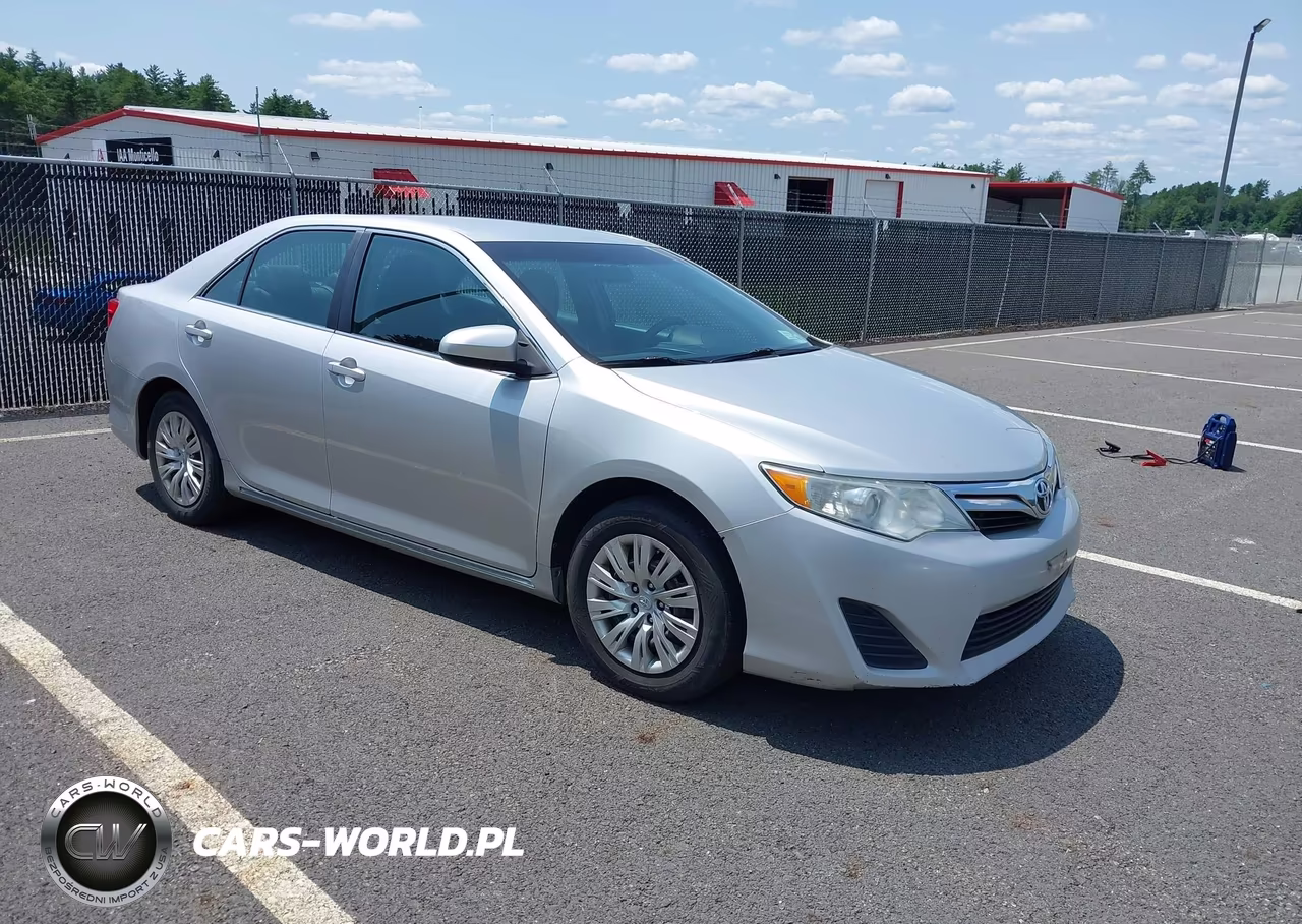 2012 Toyota Camry Le – zdjęcie 1 z 13