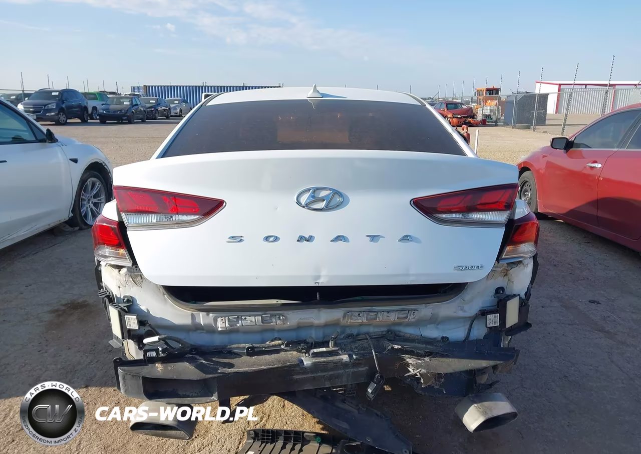 2018 Hyundai Sonata Sport VIN:5NPE34AF8JH682010 - 17