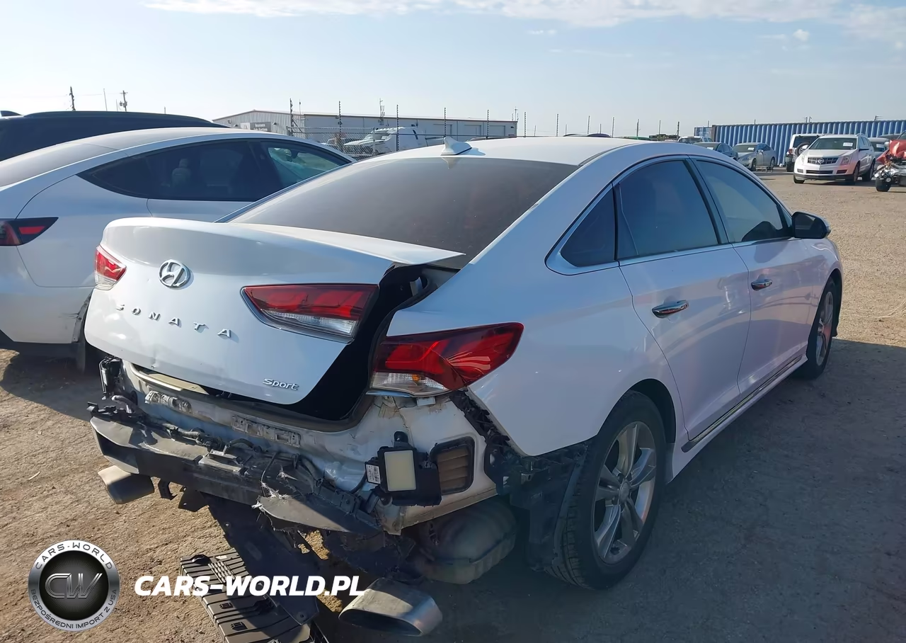 2018 Hyundai Sonata Sport VIN:5NPE34AF8JH682010 - 4