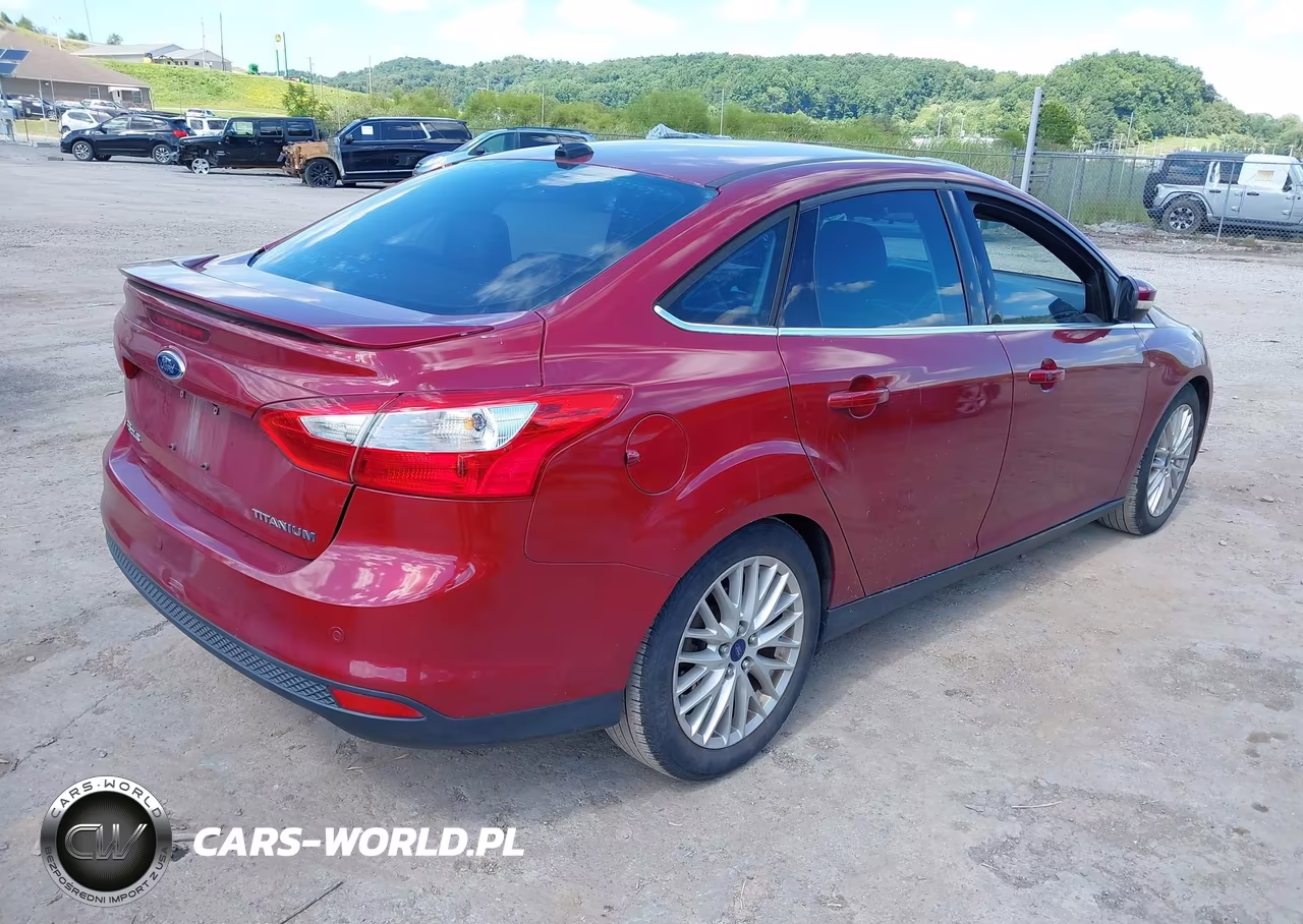 2014 Ford Focus Titanium VIN:1FADP3J26EL320398 - 4