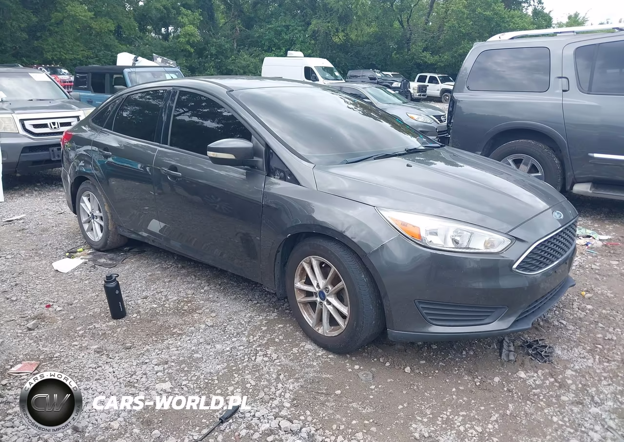 2015 Ford Focus Se VIN:1FADP3F22FL233527 - 1