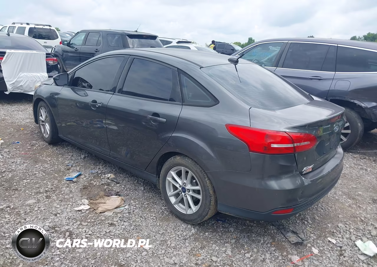 2015 Ford Focus Se VIN:1FADP3F22FL233527 - 3