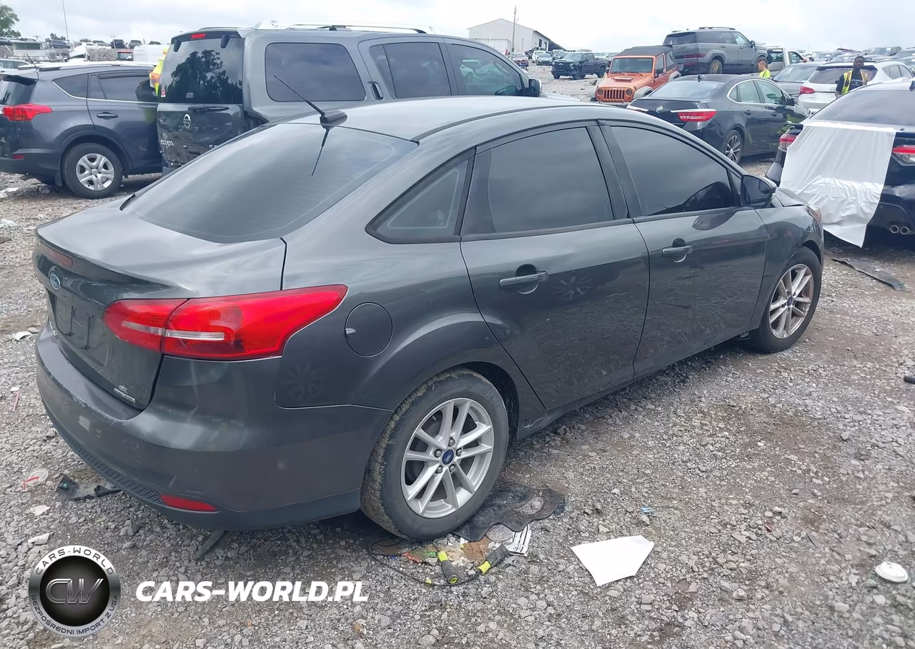 2015 Ford Focus Se VIN:1FADP3F22FL233527 - 4