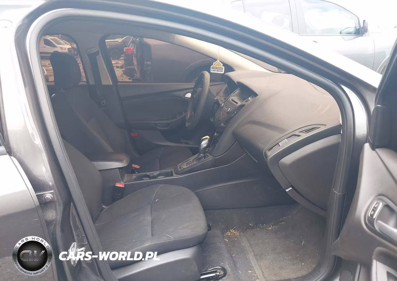 2015 Ford Focus Se VIN:1FADP3F22FL233527 - 5