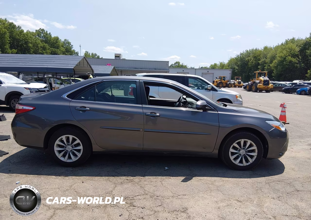 2015 Toyota Camry Le VIN:4T1BF1FK1FU073834 - 13