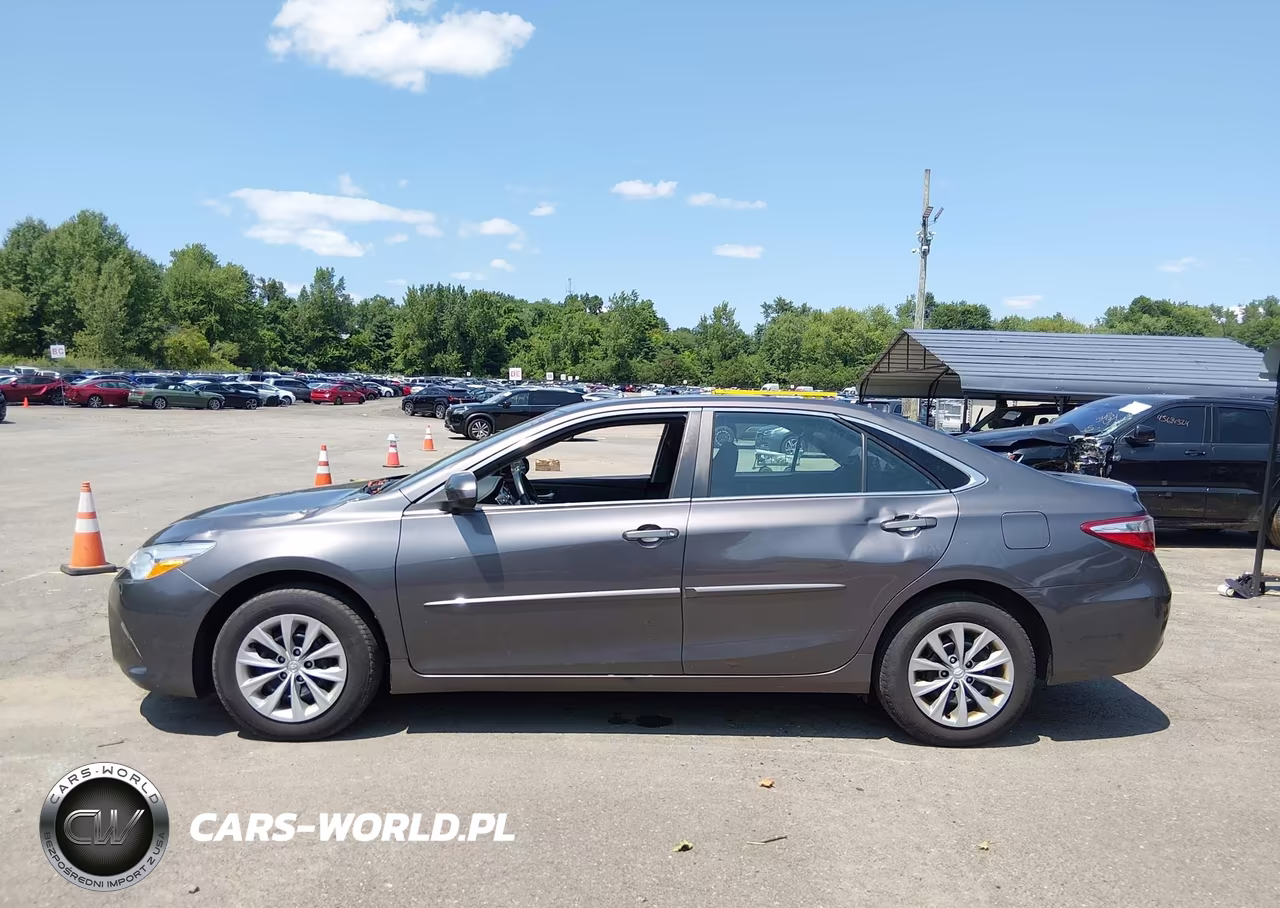 2015 Toyota Camry Le VIN:4T1BF1FK1FU073834 - 14
