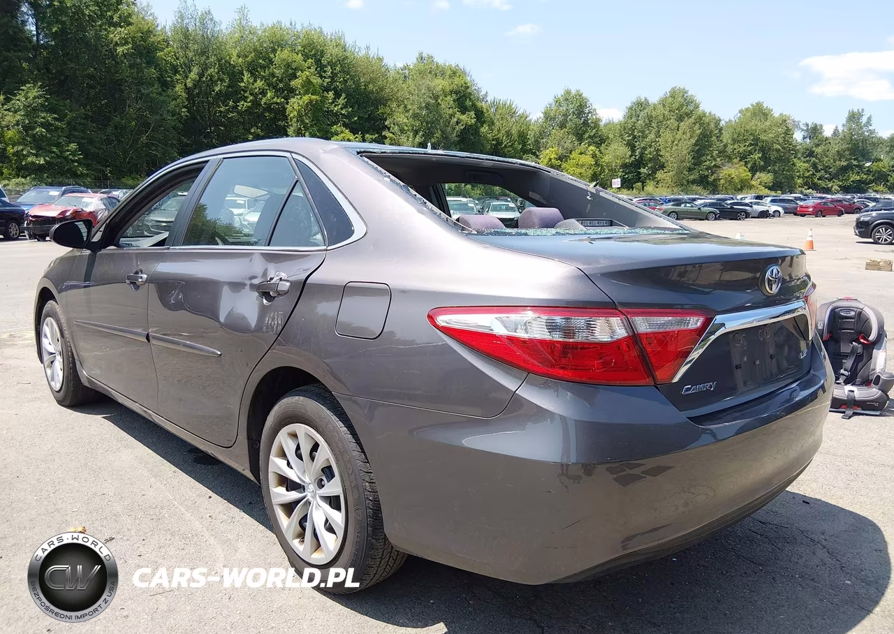 2015 Toyota Camry Le VIN:4T1BF1FK1FU073834 - 3