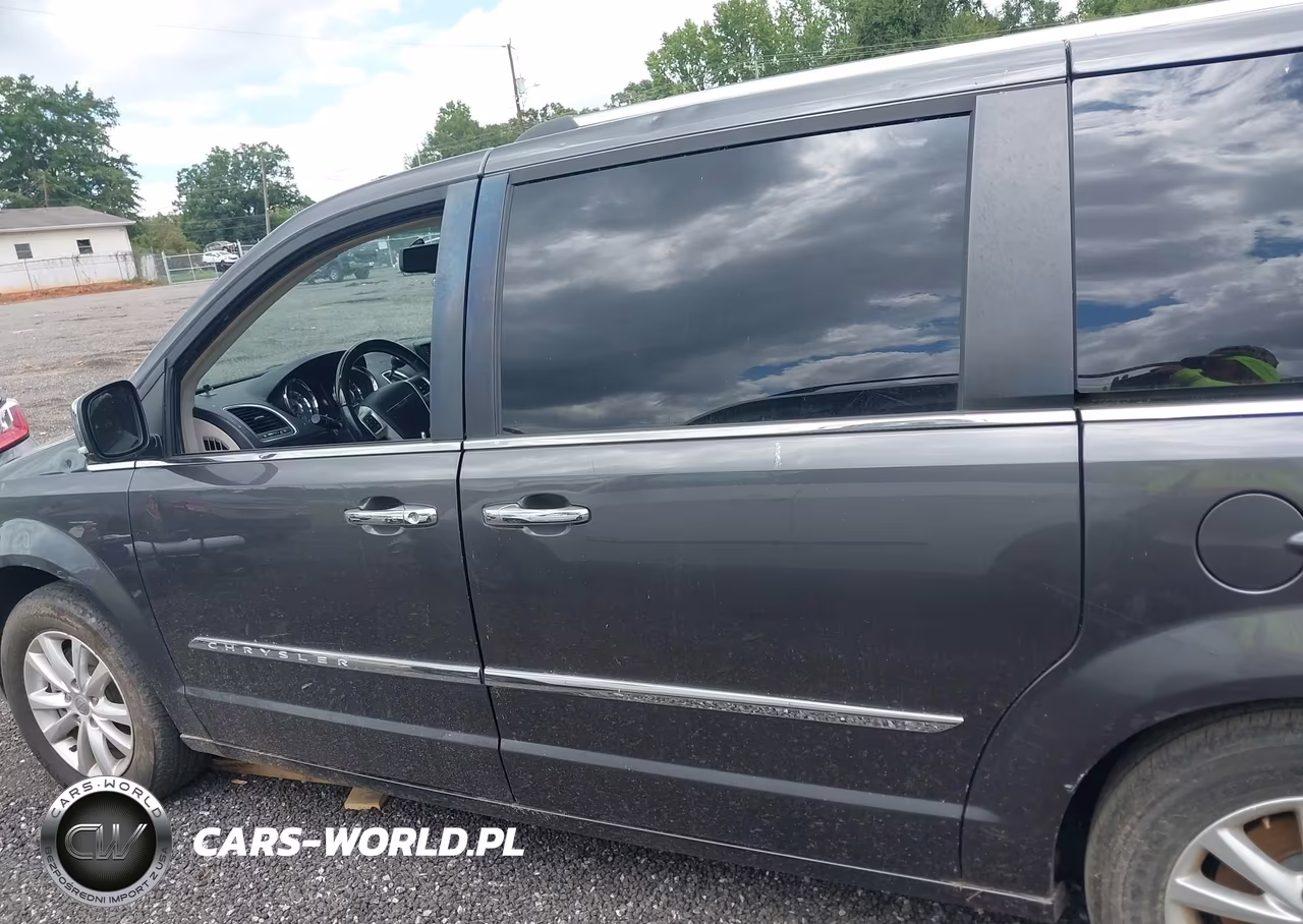 2015 Chrysler Town & Country Limited Platinum VIN:2C4RC1GG3FR740888 - 14