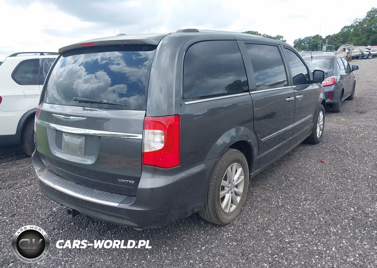 2015 Chrysler Town & Country Limited Platinum VIN:2C4RC1GG3FR740888 - 4