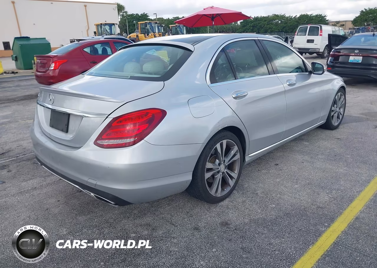 2017 Mercedes-Benz C 300 VIN:55SWF4JB6HU184145 - 4