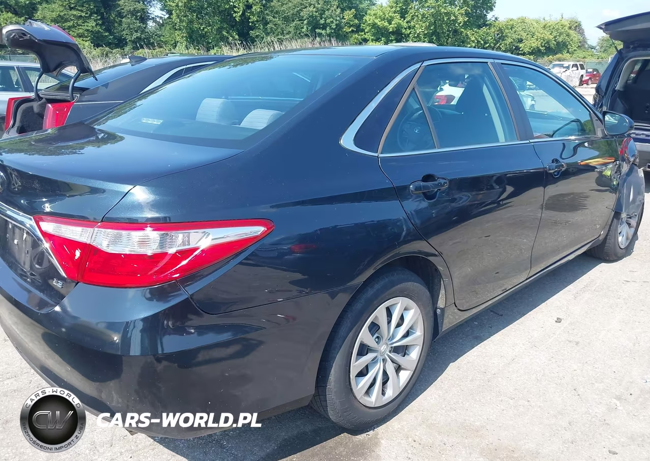 2016 Toyota Camry Le VIN:4T1BF1FK0GU557138 - 18