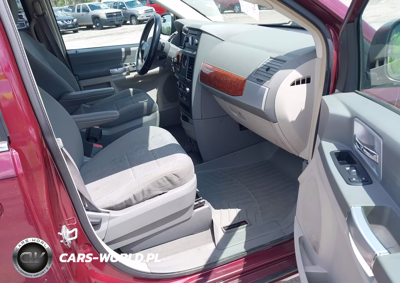 2008 Chrysler Town & Country Touring VIN:2A8HR54P18R779738 - 5