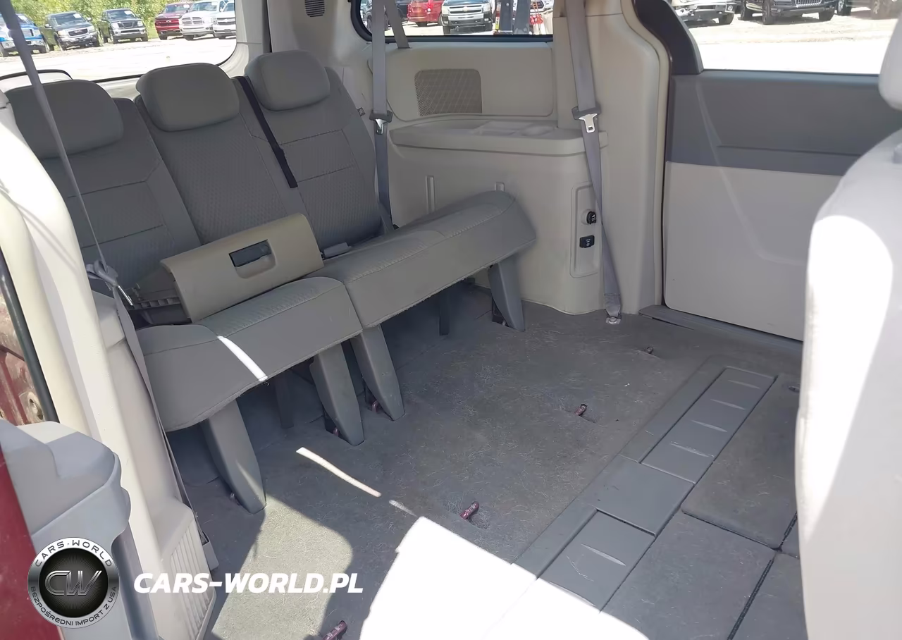 2008 Chrysler Town & Country Touring VIN:2A8HR54P18R779738 - 8
