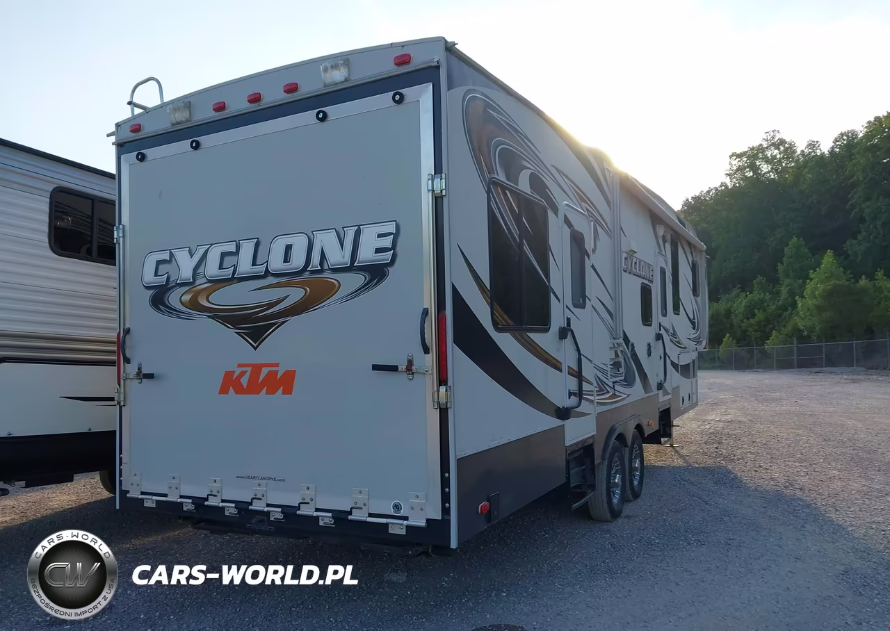 2012 Cyclone Travel Trlr VIN:5SFCG3692CE242745 - 4