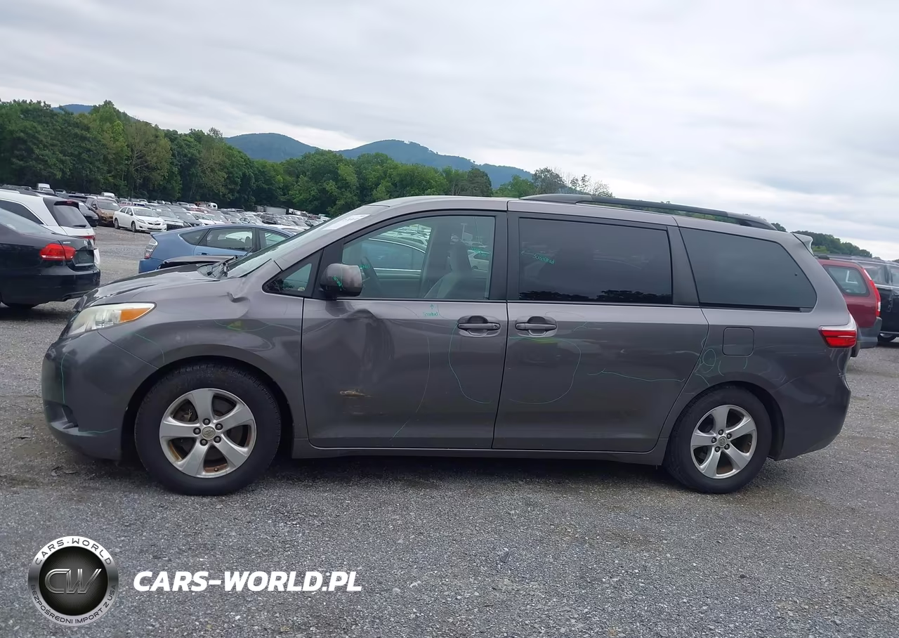 2015 Toyota Sienna Le 8 Passenger VIN:5TDKK3DC3FS527867 - 15