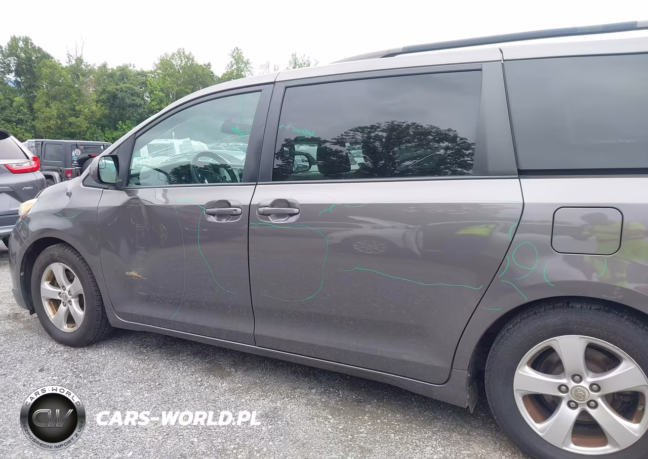 2015 Toyota Sienna Le 8 Passenger VIN:5TDKK3DC3FS527867 - 19