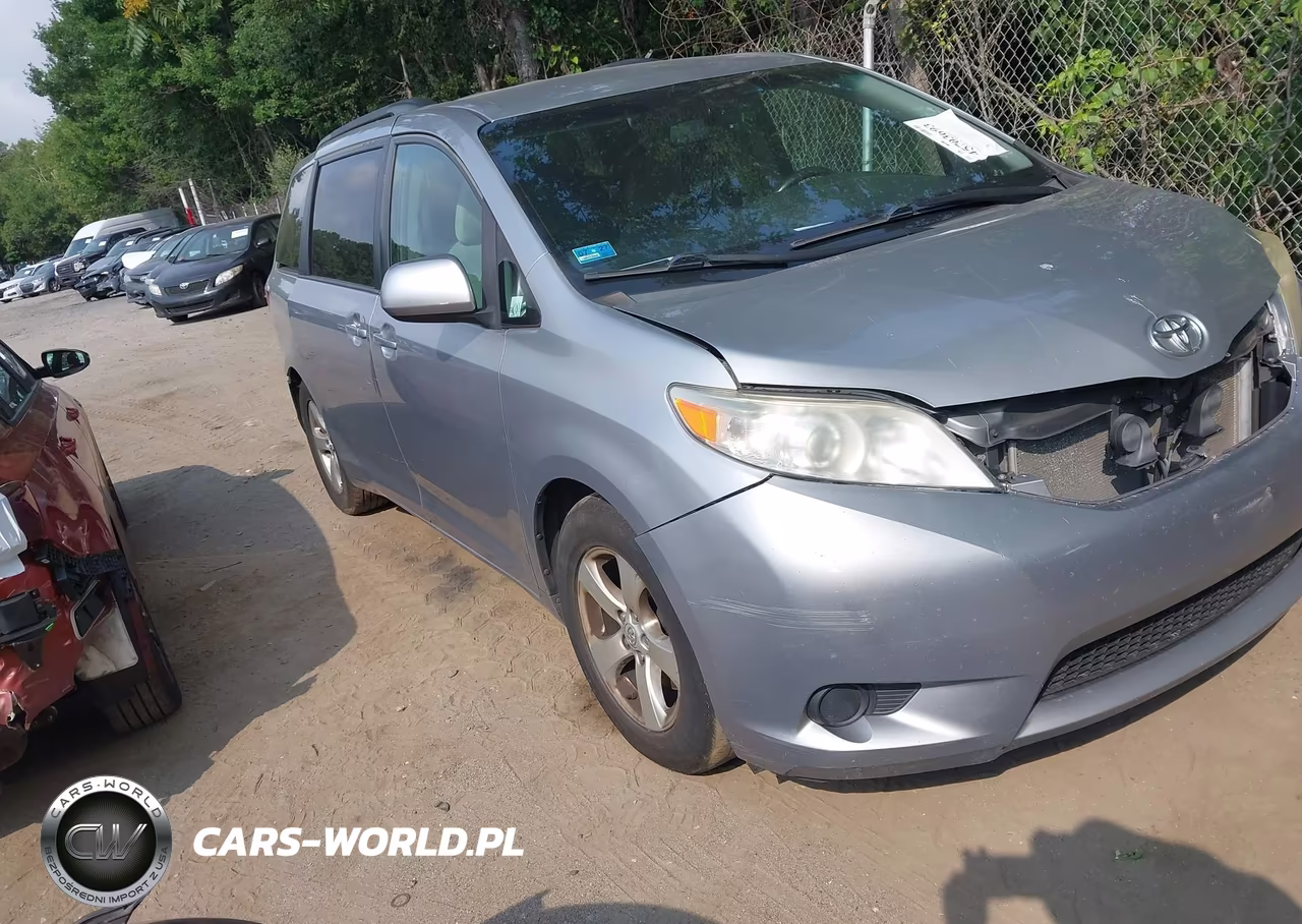2017 Toyota Sienna Le 8 Passenger – zdjęcie 1 z 19