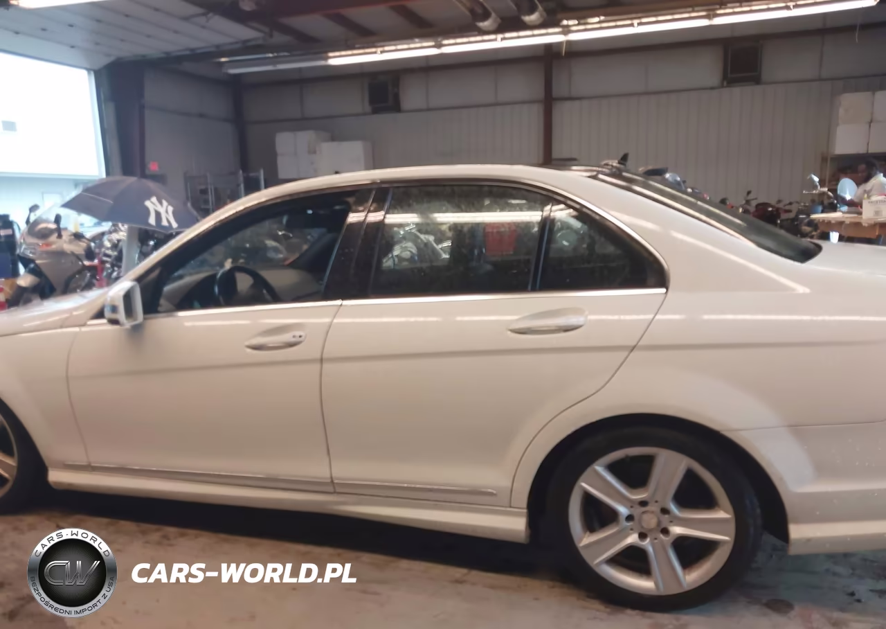 2011 Mercedes-Benz C 300 Sport 4Matic VIN:WDDGF8BB8BR174736 - 14