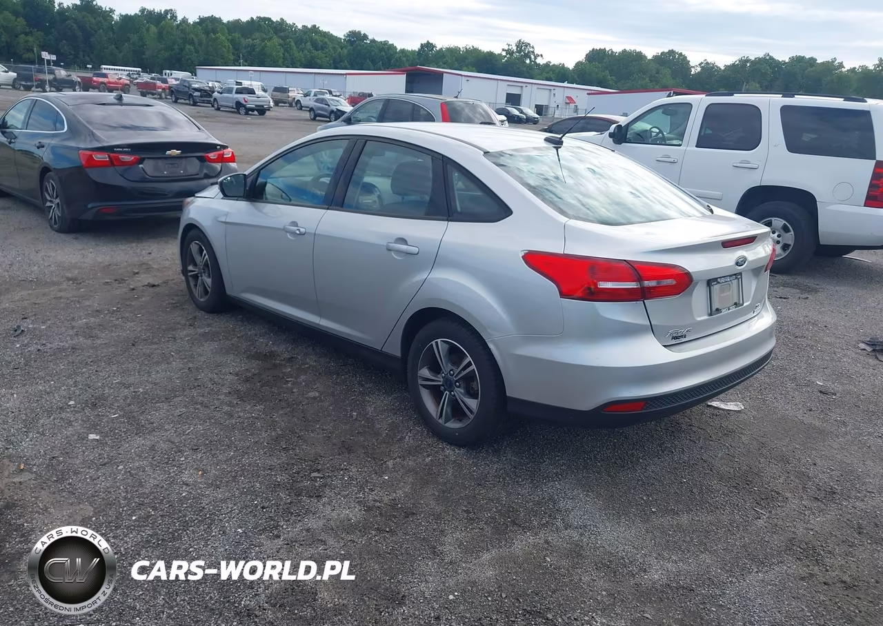 2017 Ford Focus Se VIN:1FADP3FE7HL266021 - 3