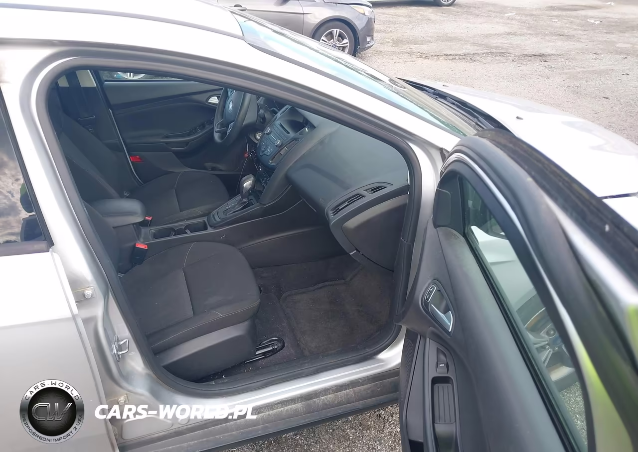 2017 Ford Focus Se VIN:1FADP3FE7HL266021 - 5