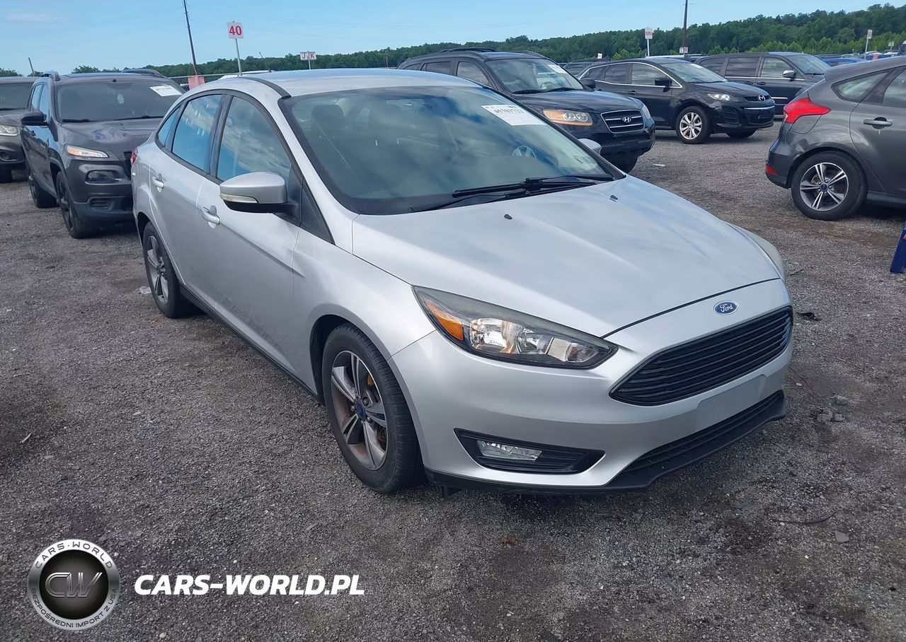 2017 Ford Focus Se VIN:1FADP3FE7HL266021 - 6