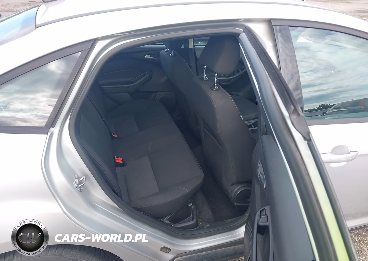 2017 Ford Focus Se VIN:1FADP3FE7HL266021 - 8