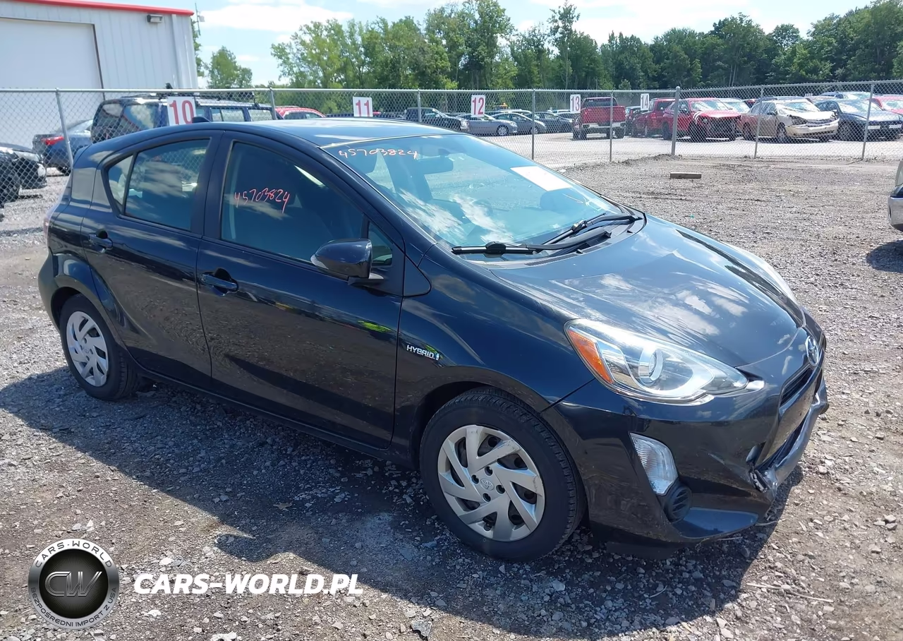 2015 Toyota Prius C Two VIN:JTDKDTB37F1111850 - 1