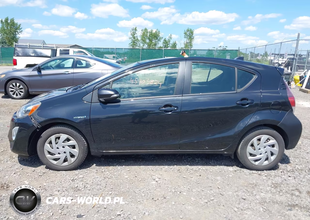 2015 Toyota Prius C Two VIN:JTDKDTB37F1111850 - 14
