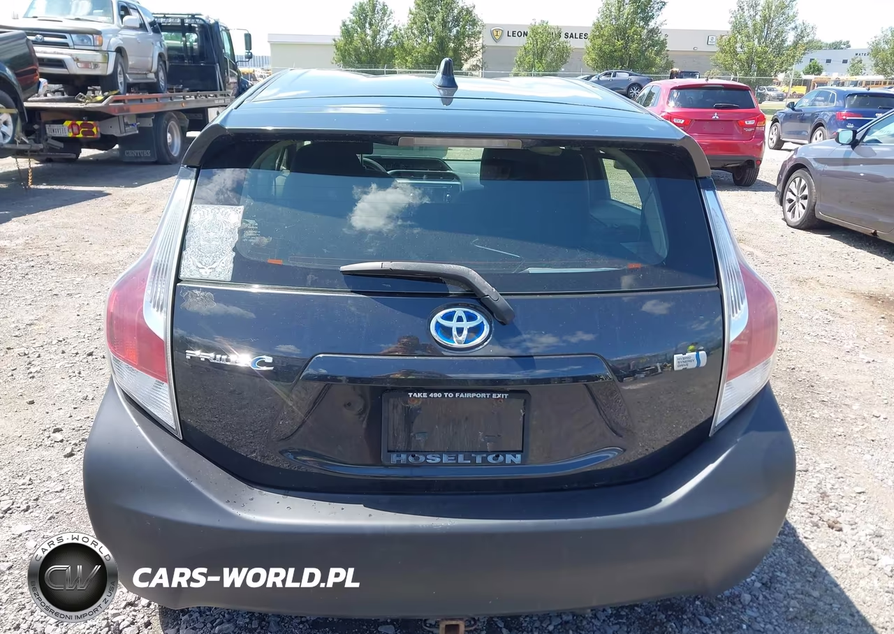 2015 Toyota Prius C Two VIN:JTDKDTB37F1111850 - 16