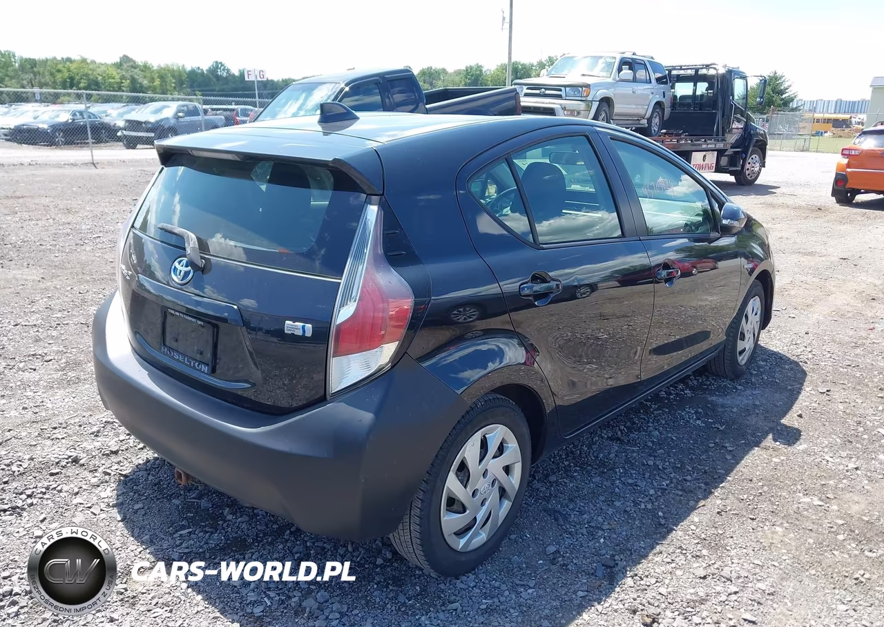2015 Toyota Prius C Two VIN:JTDKDTB37F1111850 - 4