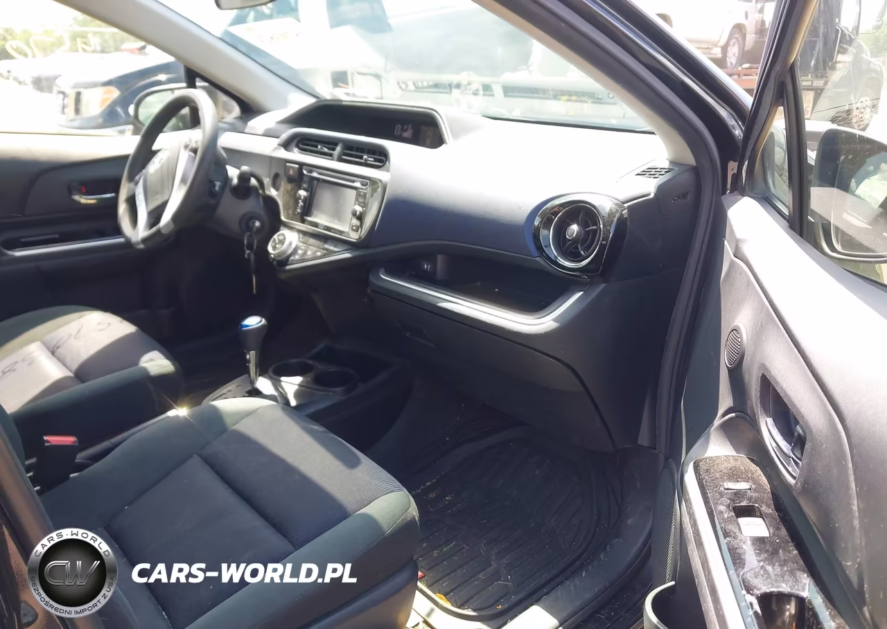 2015 Toyota Prius C Two VIN:JTDKDTB37F1111850 - 5