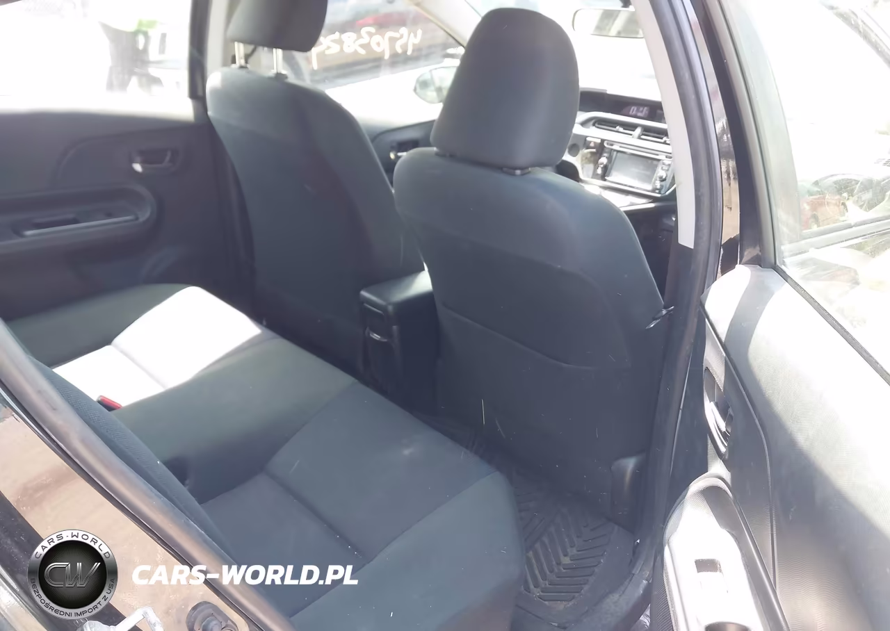 2015 Toyota Prius C Two VIN:JTDKDTB37F1111850 - 8
