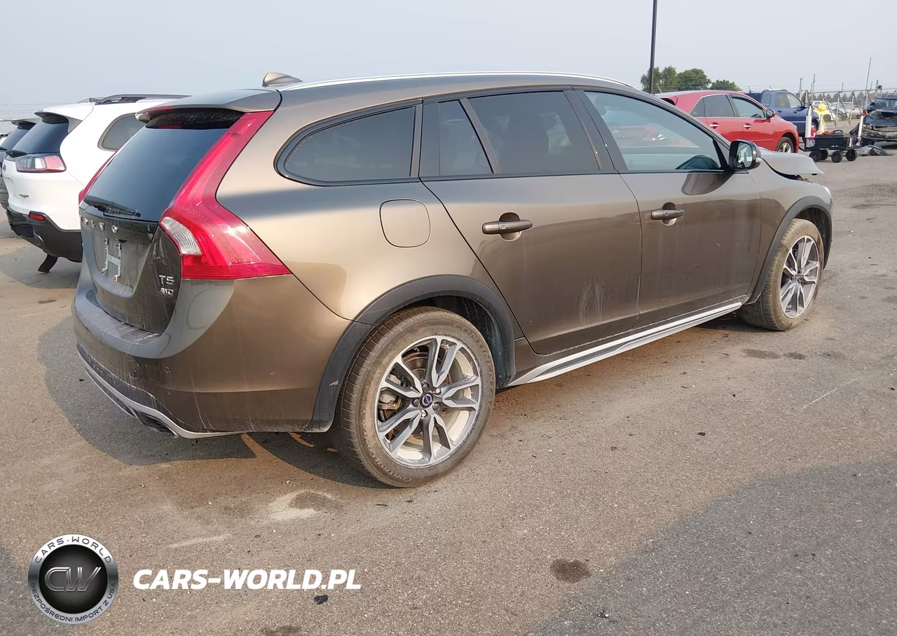 2016 Volvo V60 Cross Country T5 VIN:YV4612HK7G1015072 - 4