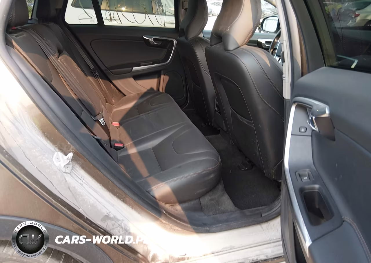 2016 Volvo V60 Cross Country T5 VIN:YV4612HK7G1015072 - 8