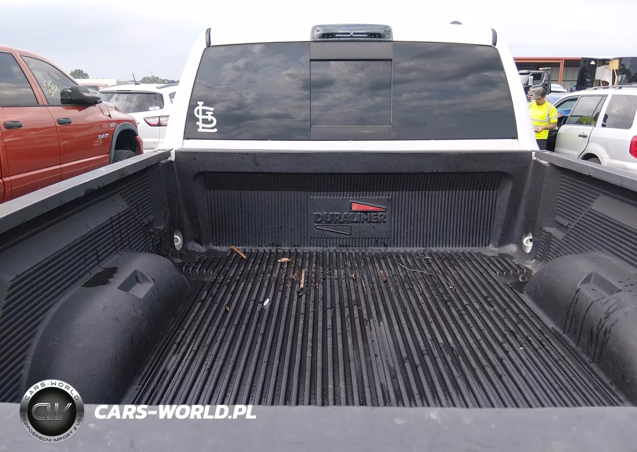 2011 Ram Ram 3500 Laramie VIN:3D73Y3HL4BG582193 - 17