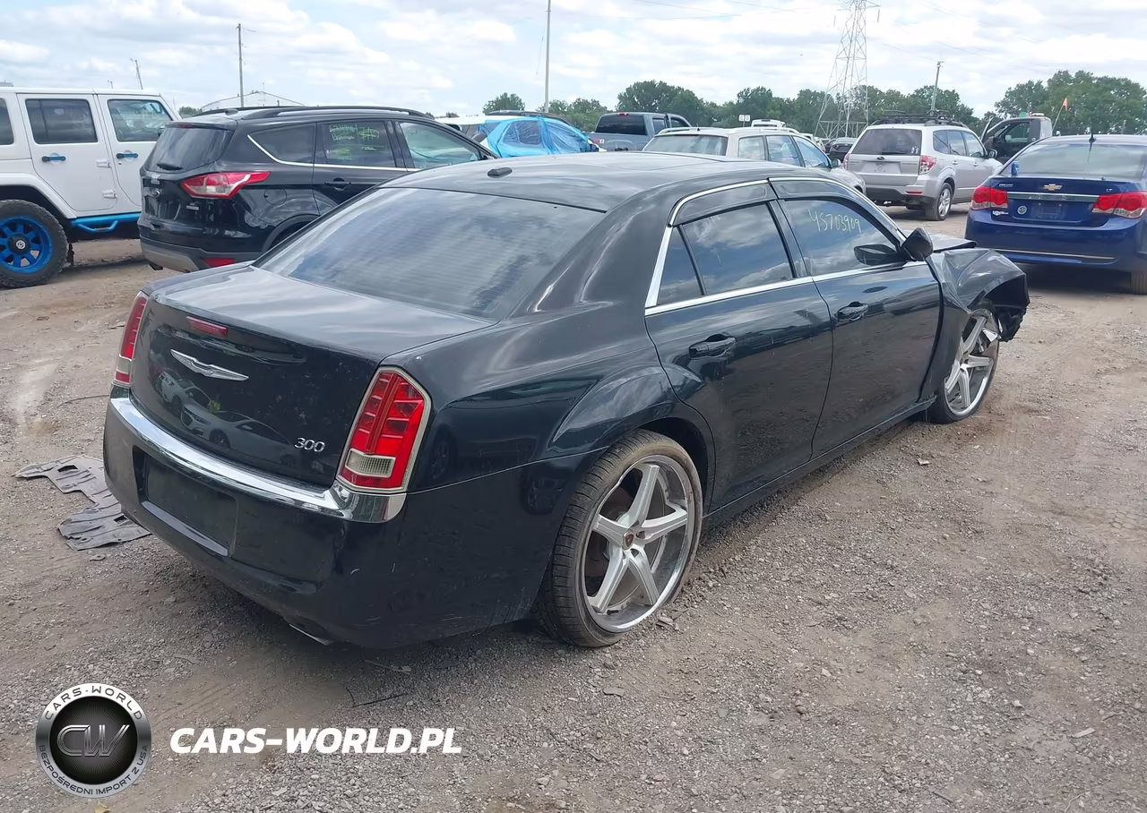 2013 Chrysler 300 Motown VIN:2C3CCAAG1DH504438 - 4