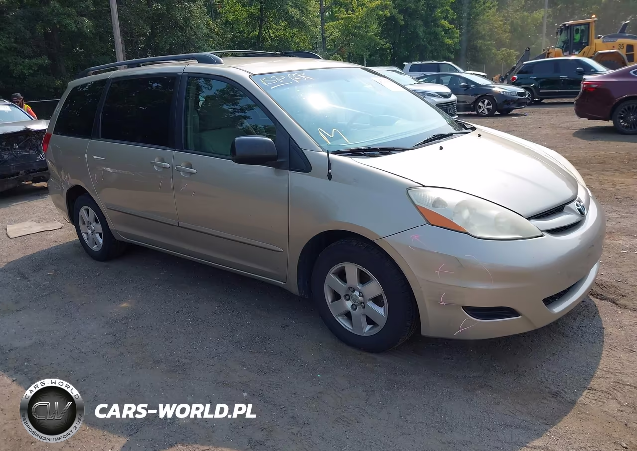 2010 Toyota Sienna Le – zdjęcie 1 z 16