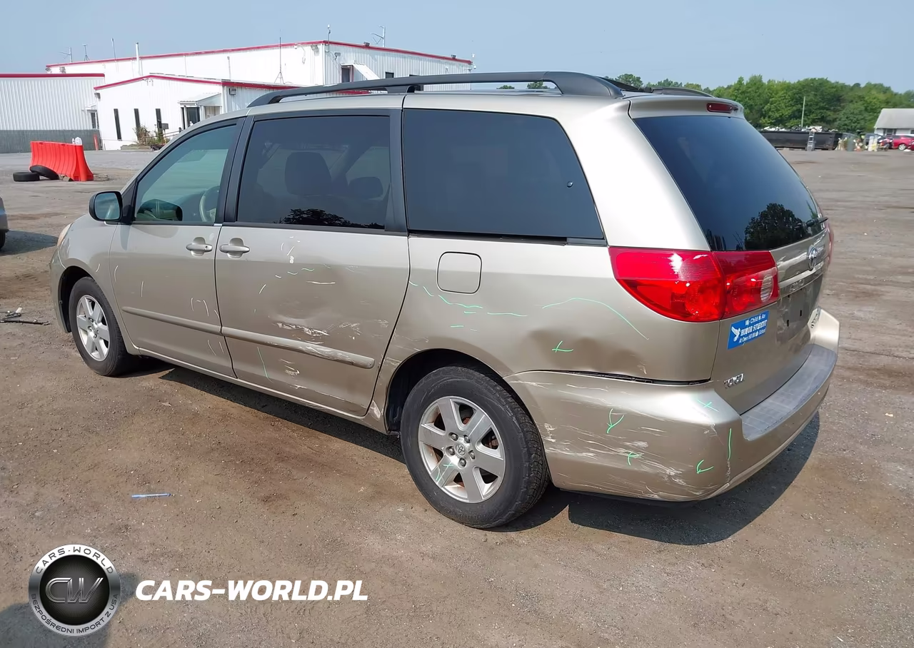 2010 Toyota Sienna Le VIN:5TDKK4CC9AS308251 - 3
