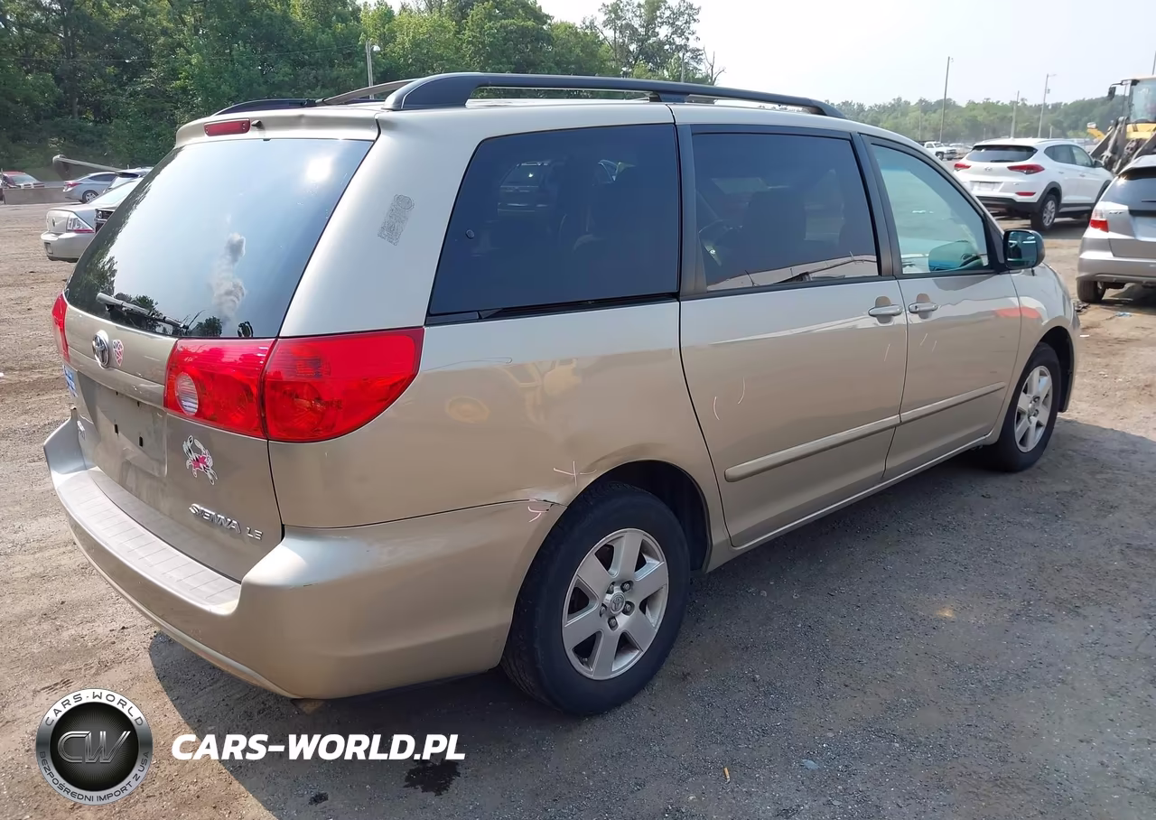 2010 Toyota Sienna Le VIN:5TDKK4CC9AS308251 - 4
