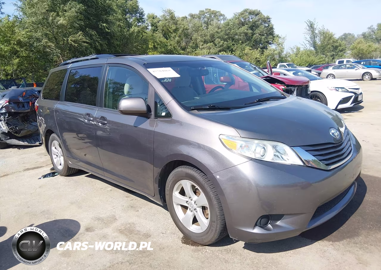 2016 Toyota Sienna Le 8 Passenger
