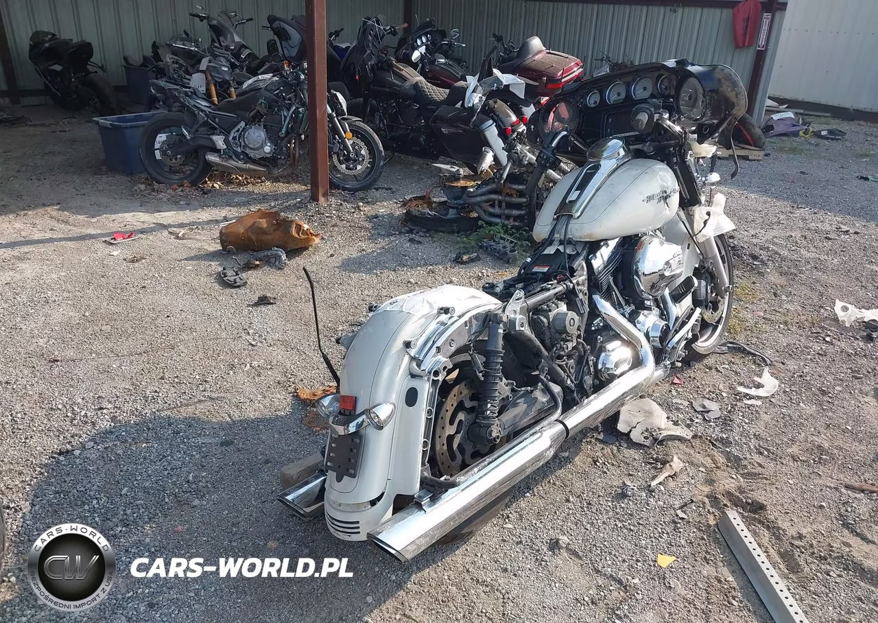 2015 Harley-Davidson Flhxs Street Glide Special VIN:1HD1KRM12FB660476 - 4