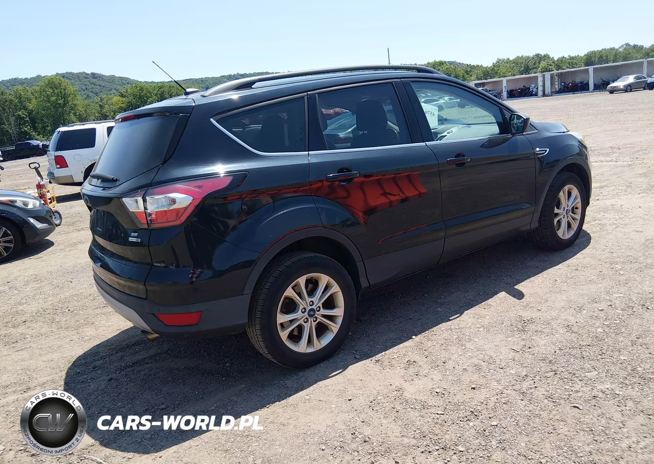 2017 Ford Escape Se VIN:1FMCU9GD9HUE82952 - 4