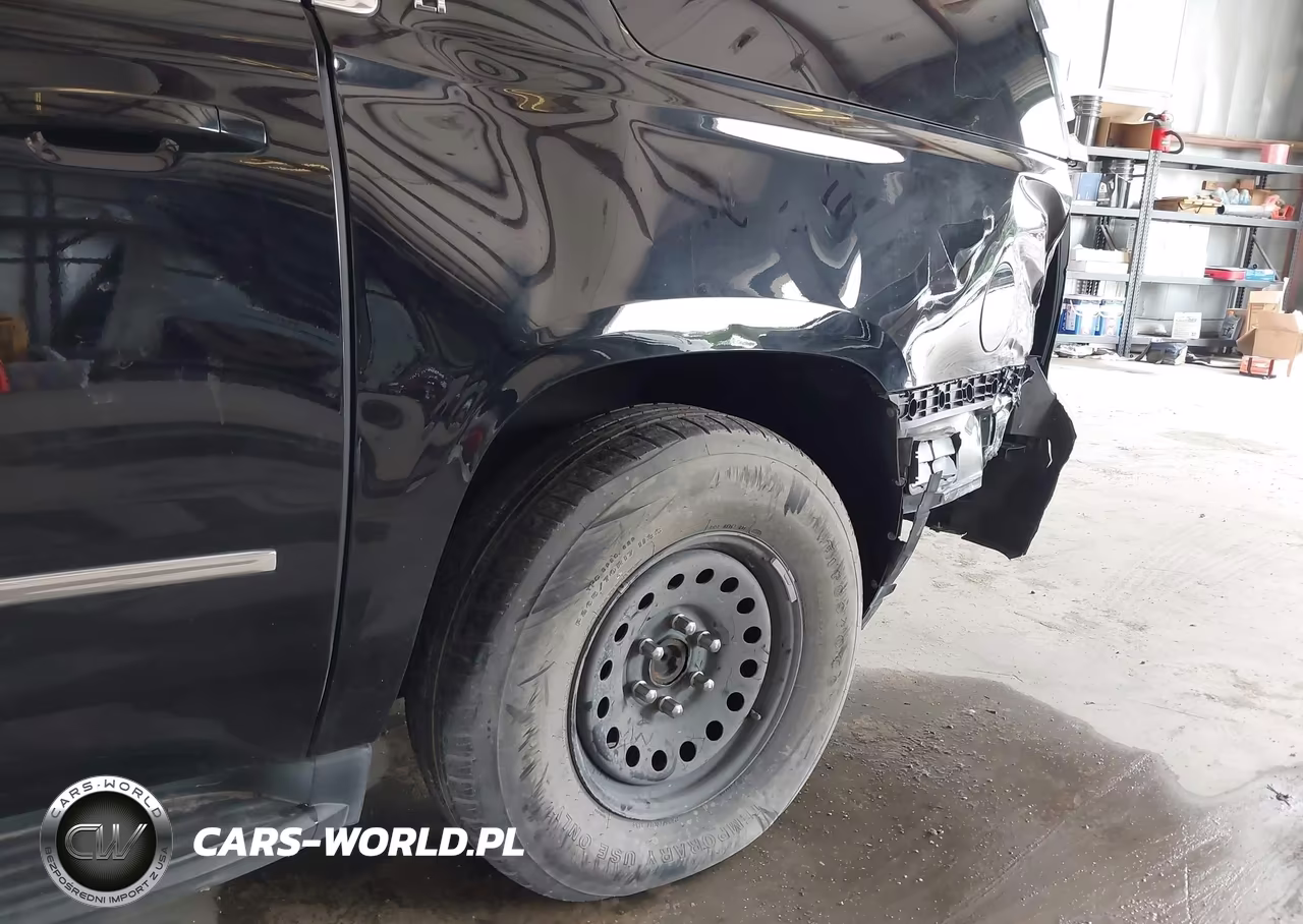 2019 Chevrolet Suburban Lt VIN:1GNSCHKC9KR107415 - 18
