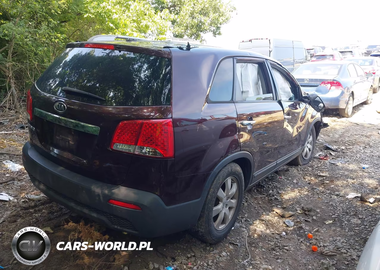 2013 Kia Sorento Lx VIN:5XYKT4A64DG346580 - 4