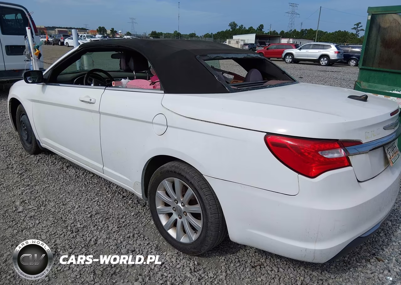 2013 Chrysler 200 Touring VIN:1C3BCBEB9DN526887 - 3