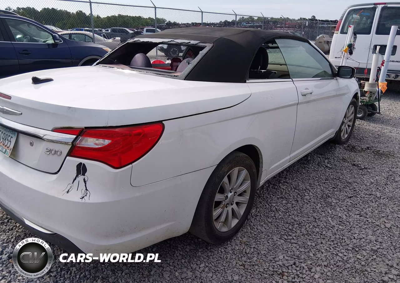 2013 Chrysler 200 Touring VIN:1C3BCBEB9DN526887 - 4