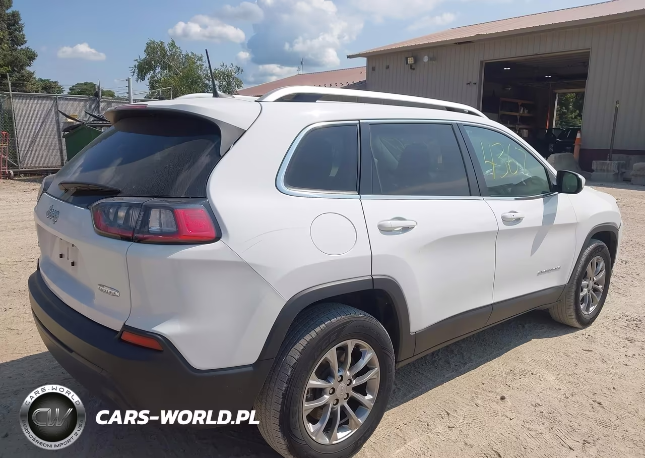 2019 Jeep Cherokee Latitude Plus 4X4 VIN:1C4PJMLB1KD212983 - 4