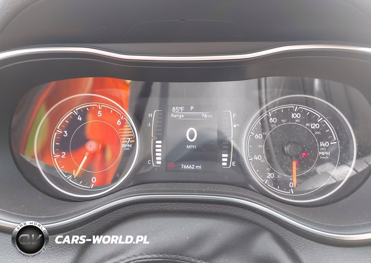2019 Jeep Cherokee Latitude Plus 4X4 VIN:1C4PJMLB1KD212983 - 7