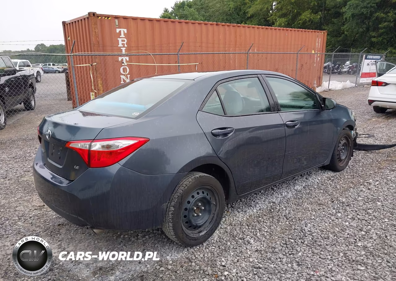 2015 Toyota Corolla Le VIN:5YFBURHE4FP186531 - 4