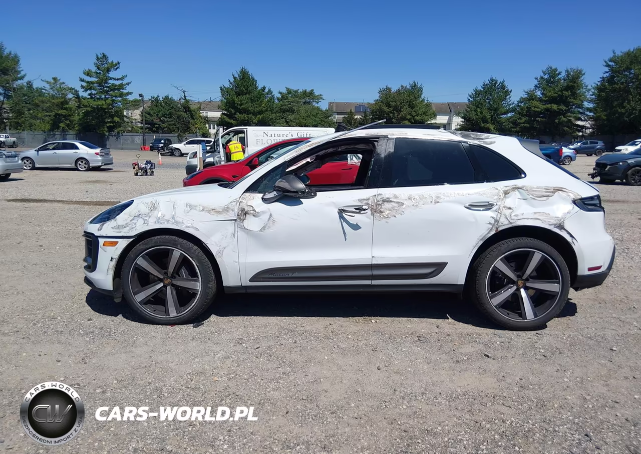 2024 Porsche Macan T VIN:WP1AA2A54RLB08221 - 14